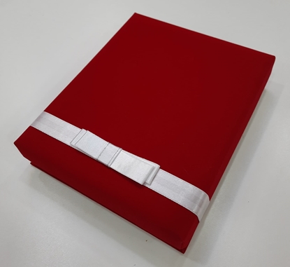 Resim Kırmızı Kadife Kaplama Beyaz Kurdelalı Mücevher Set Kutusu